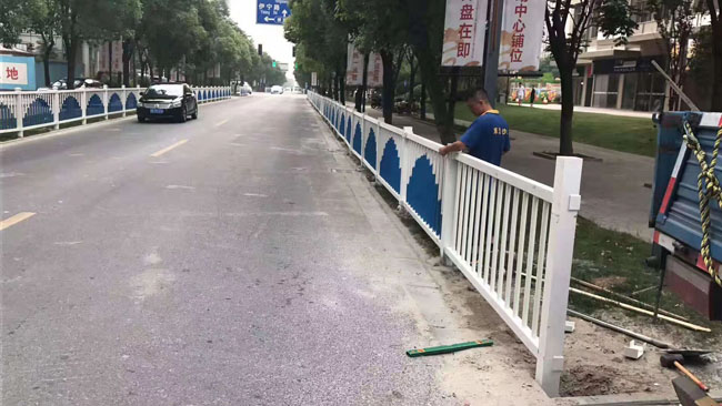 玻璃钢围栏现场安装非常简单，快来看看吧